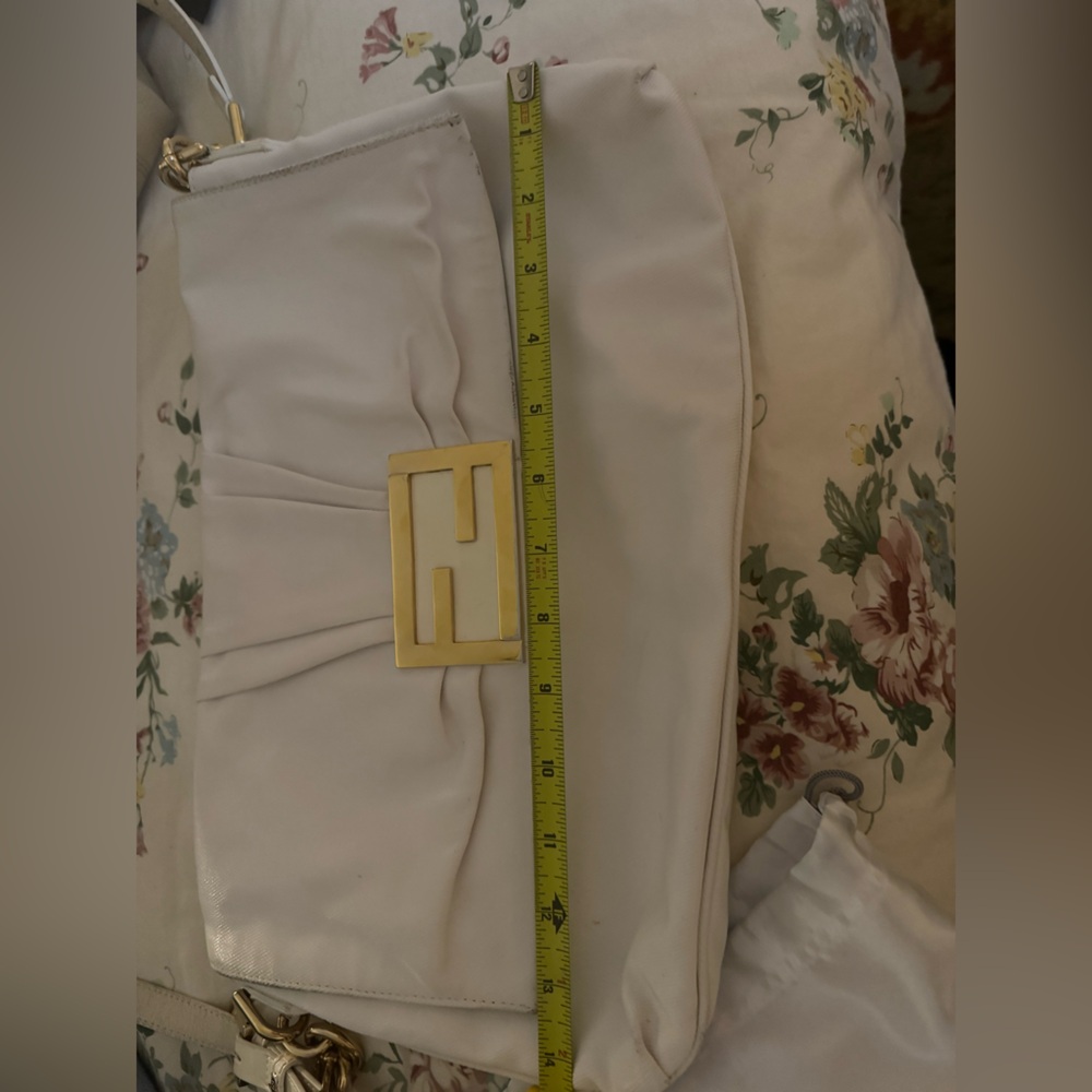 Fendi white leather oversized crossbody/shoulder bag - Picture 7 of 9